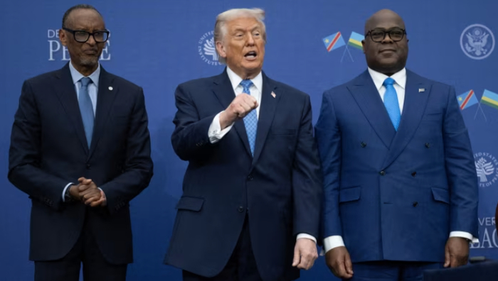 协议签了，两国总统手都没握，特朗普撮合的就这？