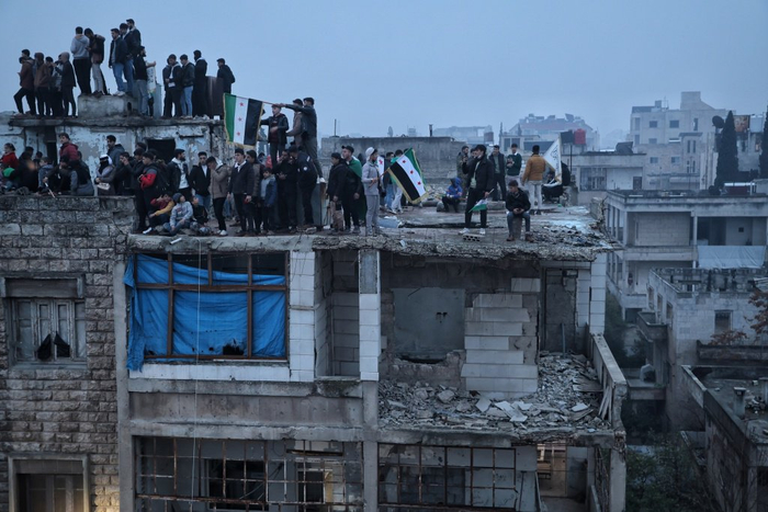 叙利亚政权更迭一周年：外交破局与脆弱安稳，街头燃起烟花