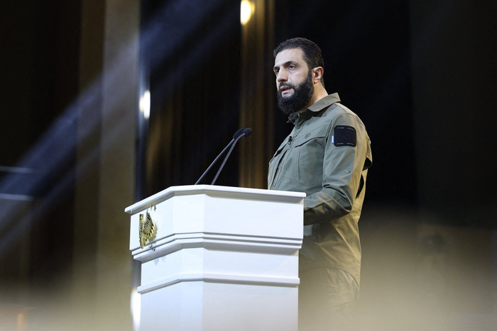 叙利亚政权更迭一周年：外交破局与脆弱安稳，街头燃起烟花