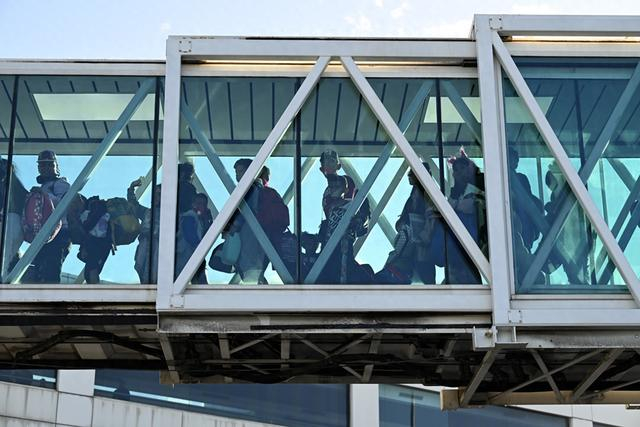 美国政府单方面叫停，委内瑞拉遣返移民航班再次中断