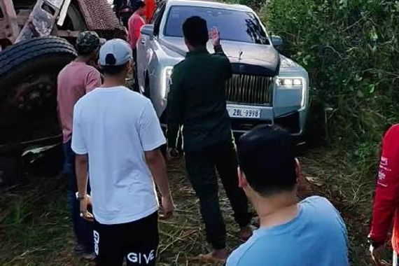 柬埔寨和泰国爆发边境冲突，疑似园区老板驾驶最新款劳斯莱斯库里南逃命