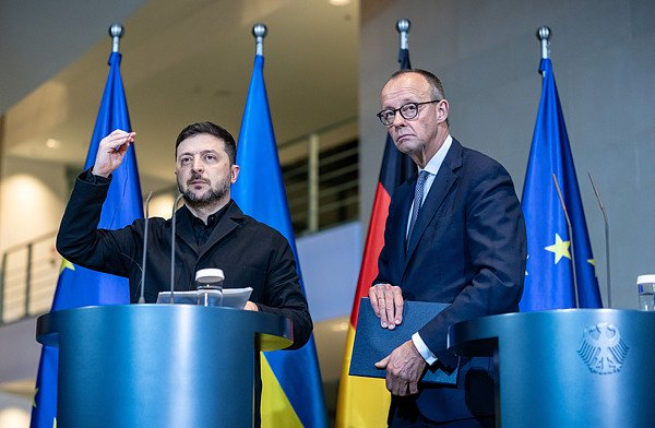 “这是特朗普给泽连斯基的最后通牒：接受条件，否则就没机会了”