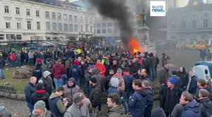 拖拉机围城记，欧盟27国农民“硬核逼宫”？