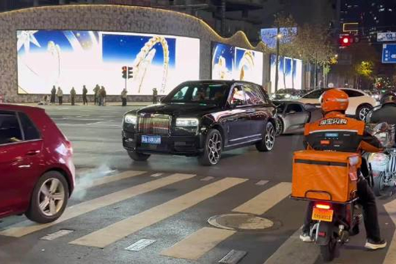 误闯天家，劳斯莱斯库里南bb带队，保时捷918加法拉利F8