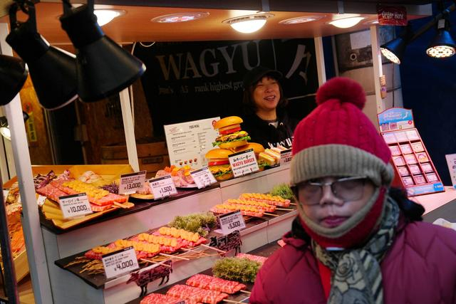 日本一地发放过最佳食用期救济食品，领取者还要签字责任自负