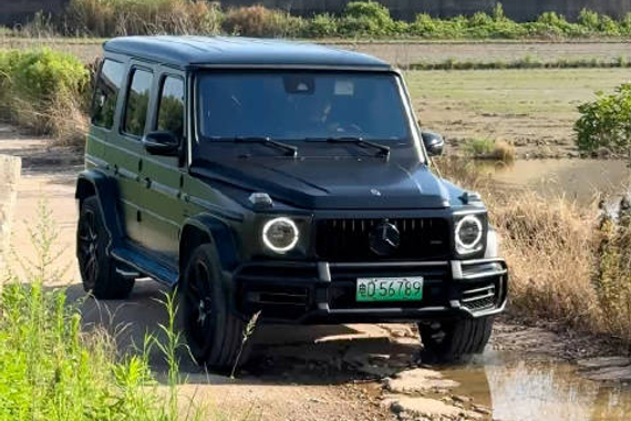 粉丝投稿：俺老婆花了200多个送我的奔驰，总感觉哪里不对