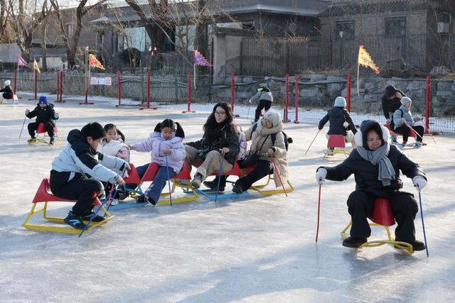 圆明园冰场开放,位于福海、凤麟洲两大水域