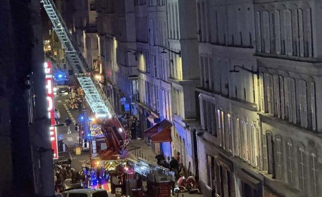 法国巴黎一处居民楼发生楼内坍塌，造成20人受伤