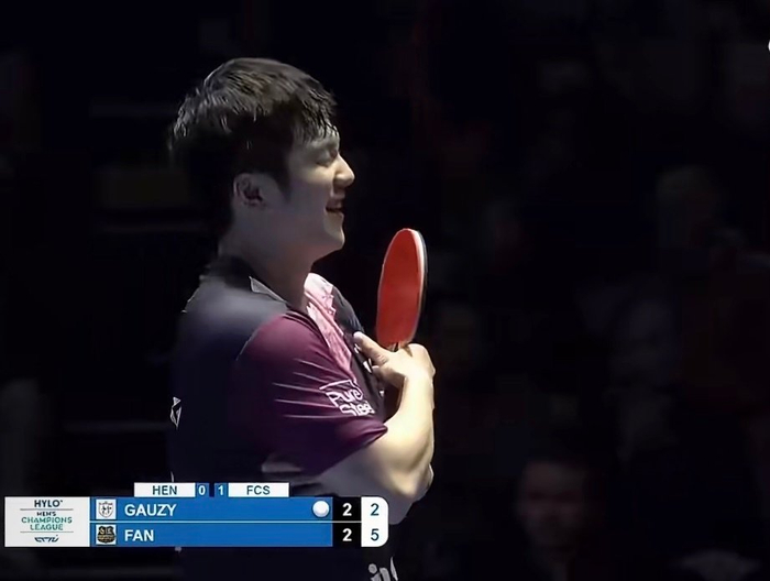 樊振东憋笑！模仿完姆巴佩又模仿C罗 萨尔布吕肯三巨头关系真好