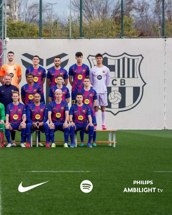 巴萨25/26赛季全家福