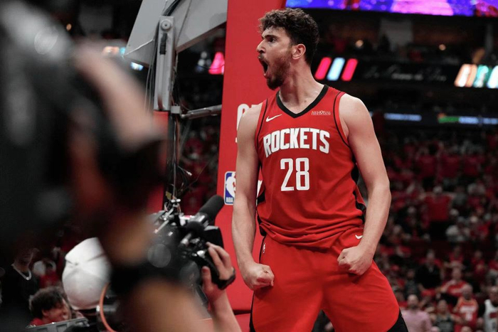 21投16铁！文班遭遇苦主！火箭双探花统治末节，合砍38分逆转马刺