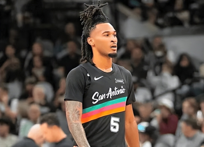 21投16铁！文班遭遇苦主！火箭双探花统治末节，合砍38分逆转马刺