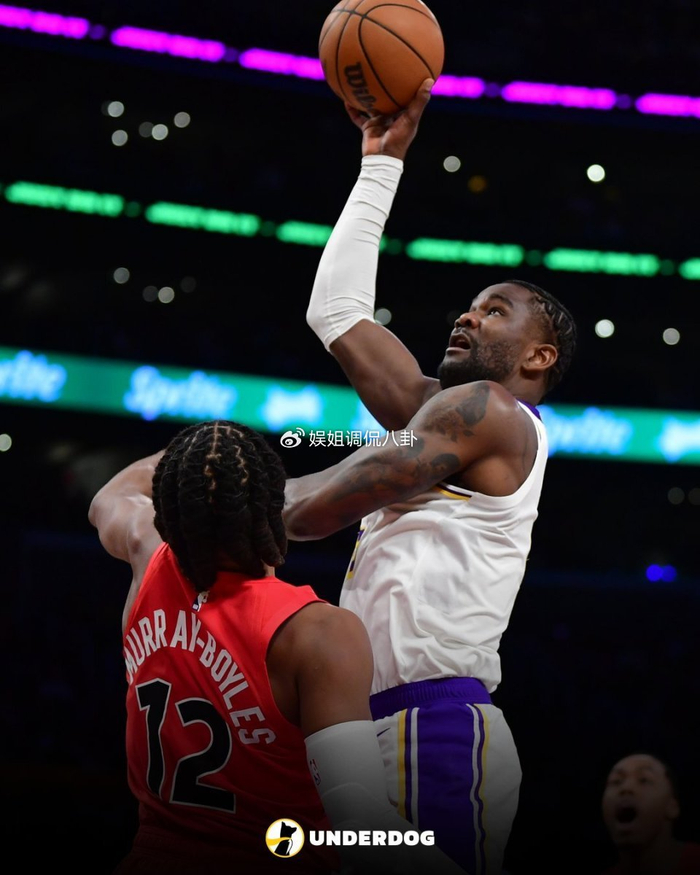 艾顿创湖人队史第一人！25分两双+10投全中+0失误 登上赢球封面