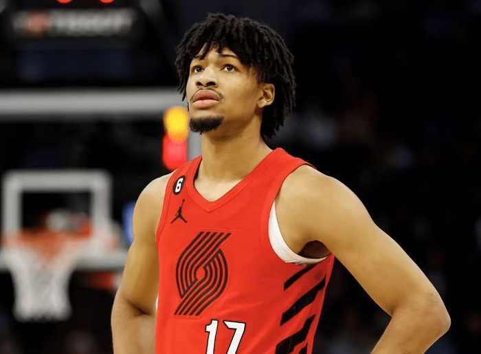 利拉德接班人！近8战场均24分5板，开拓者后场答案，滑翔机二代