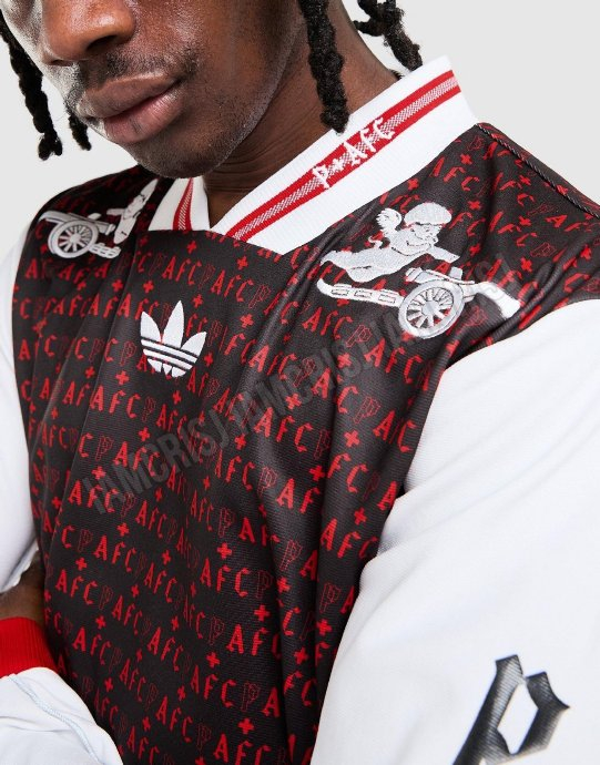 阿森纳联名潮牌PLACES+FACES推出新服饰