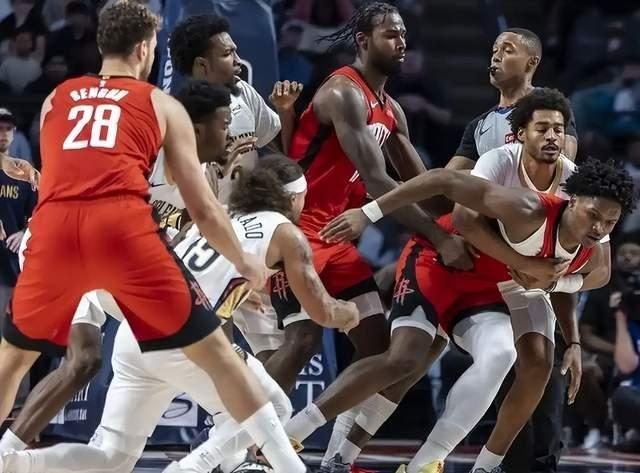 阿门和阿尔瓦拉多一笑泯恩仇，火箭有意引入控卫，小霍勒迪或走人