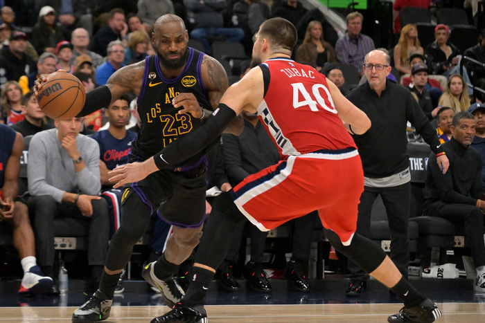 输快船遭双杀！还好詹姆斯给球队吃定心丸，但想争冠需补强中锋了