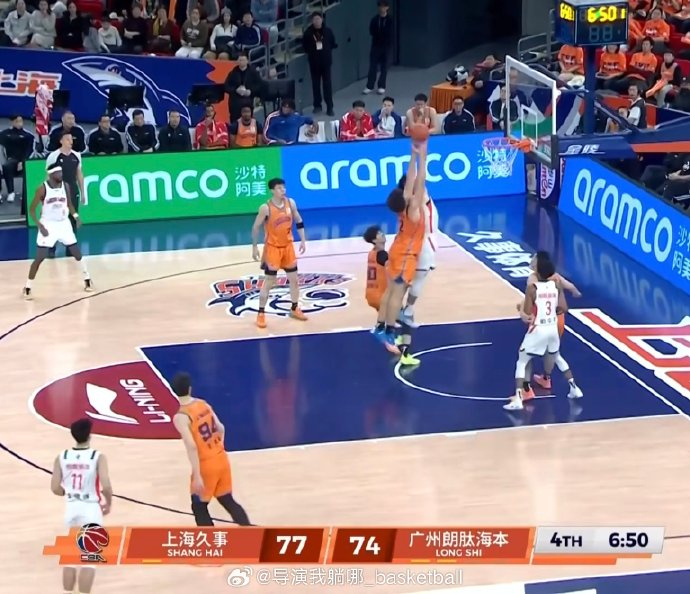 这是本赛季最诡异的比赛，没有之一，比赛到第四节7分钟时候龙狮也只落后3分
