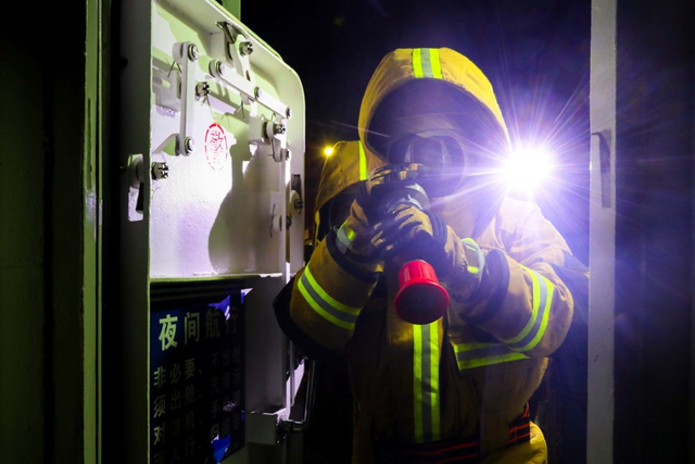 东部战区:快速锁定跟踪,开火!