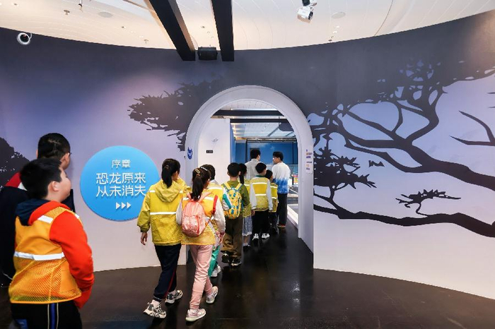 中华鸟龙邮票首发！恐龙如何飞向蓝天？发现者亲解“中华鸟龙”之谜