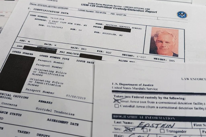当地时间2026年2月1日，美国司法部公布的爱泼斯坦案文件（视觉中国）