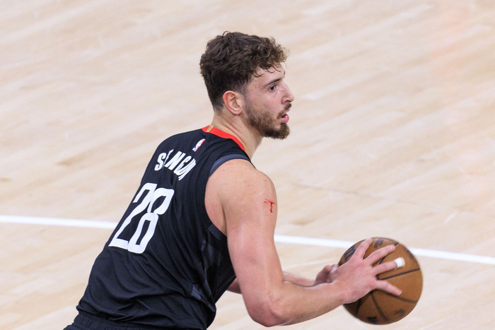 火箭三连胜，紧追掘金马刺，申京39+16大放异彩，他值得全明星？