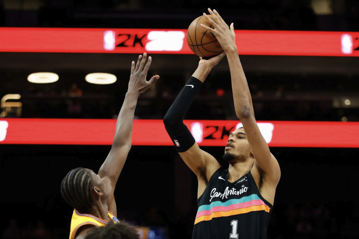 文班亚马丢三分！15中6仅16分8篮板无缘逆转 遭同届黄蜂榜眼完爆