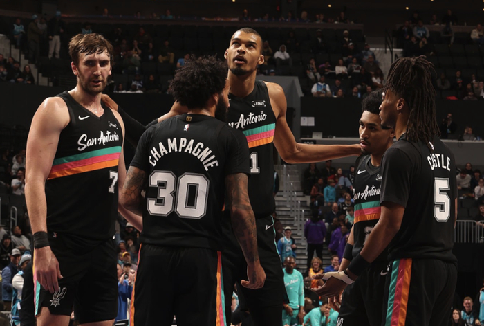 文班亚马丢三分！15中6仅16分8篮板无缘逆转 遭同届黄蜂榜眼完爆