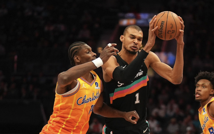 文班亚马丢三分！15中6仅16分8篮板无缘逆转 遭同届黄蜂榜眼完爆