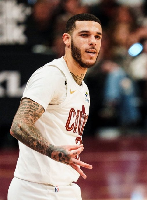 NBA交易截止日多队大交易，独行侠76人公牛等队官宣重磅操作