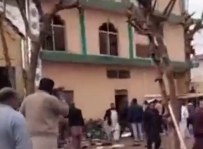 巴基斯坦清真寺爆炸事件已致32人死亡，“伊斯兰国”宣称负责