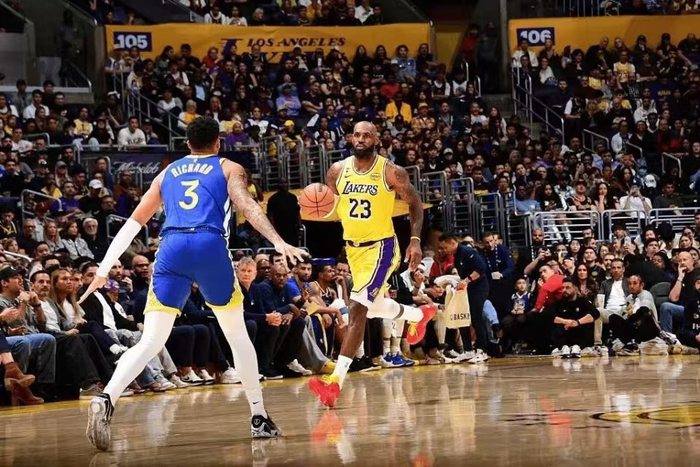 科尔：防里弗斯不能伸手，否则他就会要到犯规