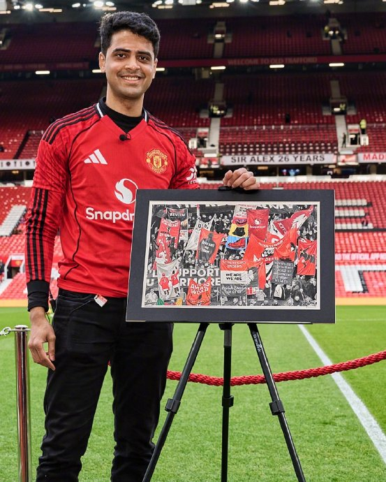 曼联球迷耗时120小时手绘西看台致敬梦剧场