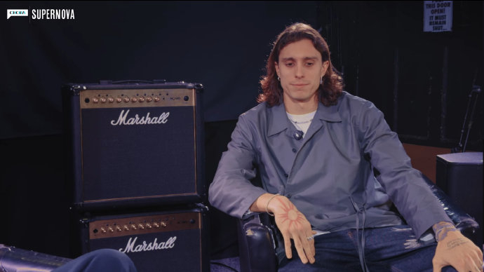 卡拉菲奥里回忆青训被迫改踢后卫，坦言曾委屈落泪