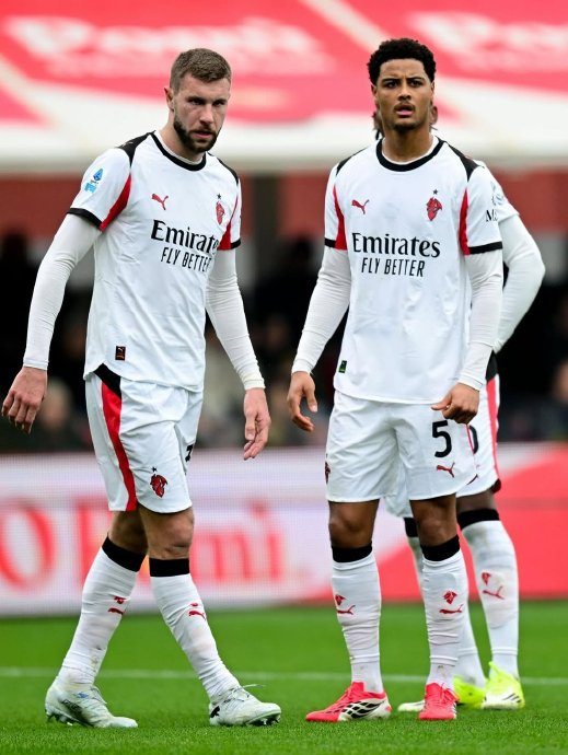 德温特9场首发贡献1球1助，米兰放弃迪萨西押宝新星