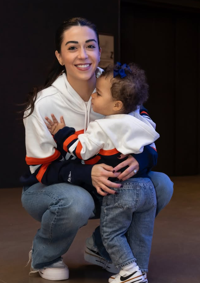 太有爱了！布伦森妻子带孩子观战尼克斯 大胜马刺后三人同框离场