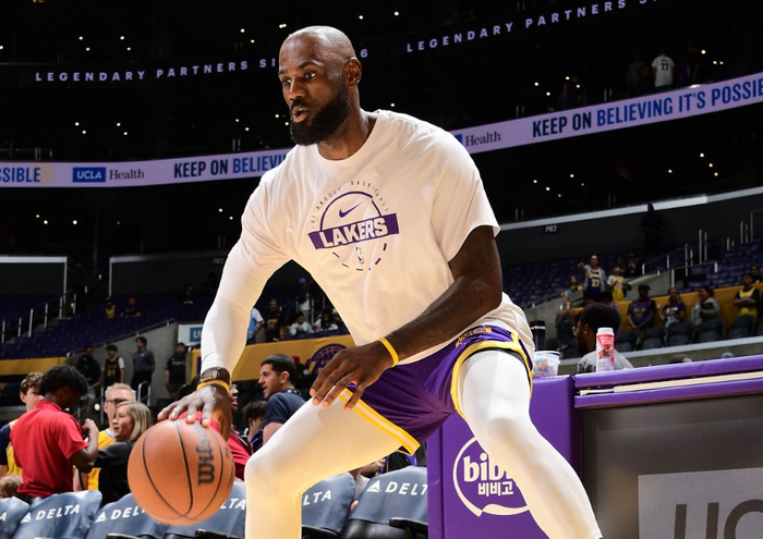 队记：詹姆斯未来从未如此不确定 湖人生涯很可能在本赛季后结束