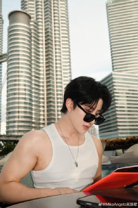 Mike肌肉线条完美引热议