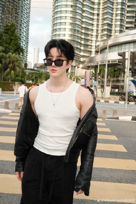 Mike肌肉线条完美引热议