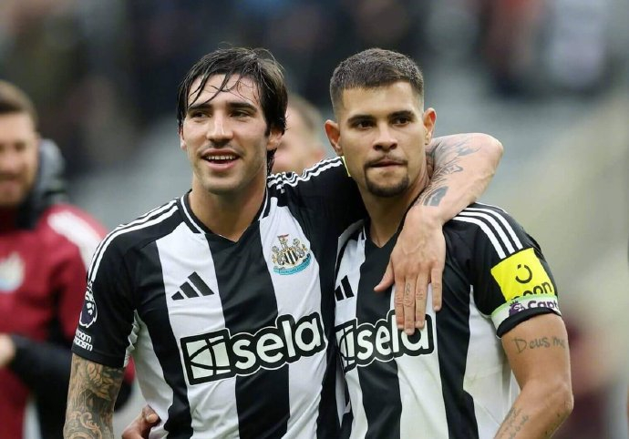 曼联夏窗2亿欧寻卡塞米罗替代者，锁定吉马良斯等三人