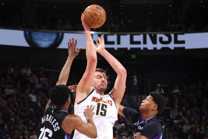 约基奇拒绝爆冷！轰22+12+5终结掘金连败 献关键封盖+制胜罚球