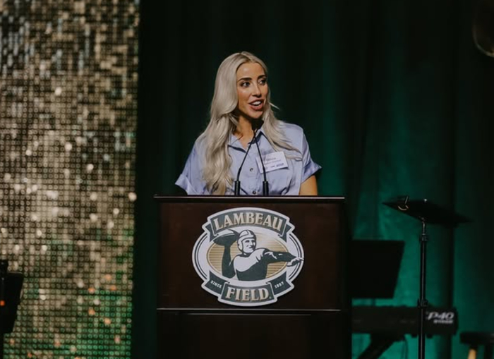 哈登前队友的娇妻晒绝美侧颜！她曾被誉为是NBA最美女记者