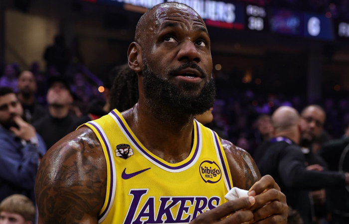 队记：詹姆斯未来从未如此不确定 湖人生涯很可能在本赛季后结束