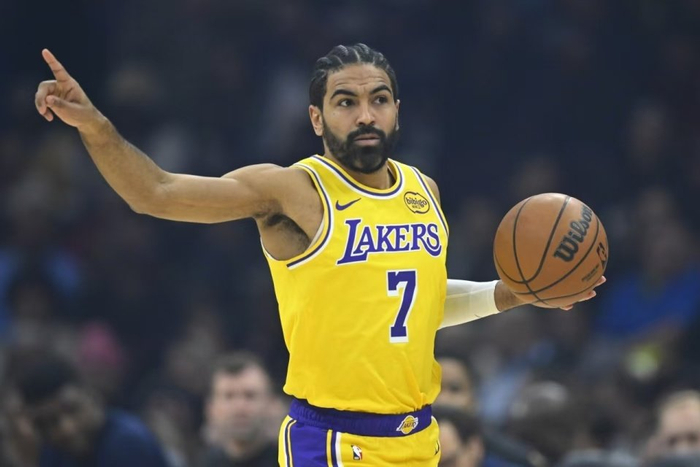 交易被湖人坑苦了！年薪1150万，场均4+3，诈骗犯让老鹰白丢神射