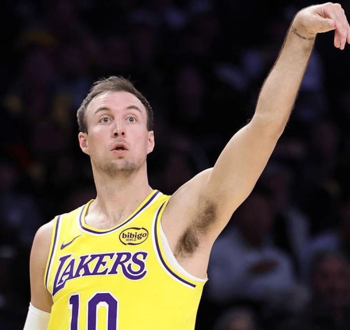 交易被湖人坑苦了！年薪1150万，场均4+3，诈骗犯让老鹰白丢神射