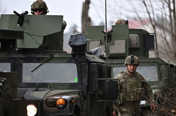 美精锐空降兵突然取消演习，要推地面战？