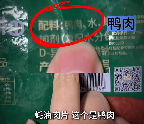 球迷在皇马门口举牌抗议！赫伊森看到后开车加速就跑：差点撞到人 