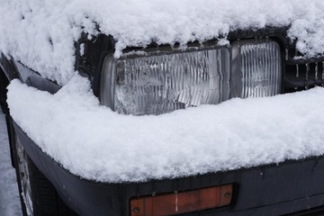 冬季驾驶安全意识：应对严寒路况，筑牢安全防线