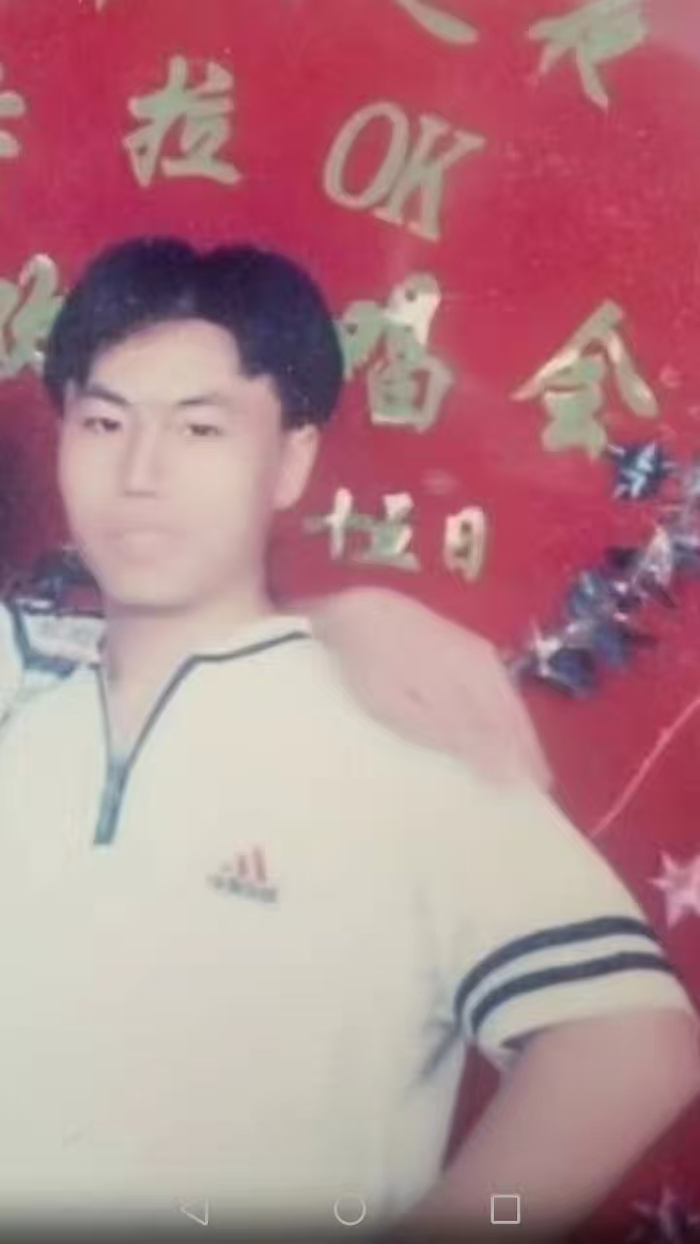 年轻时的申军良。受访者供图