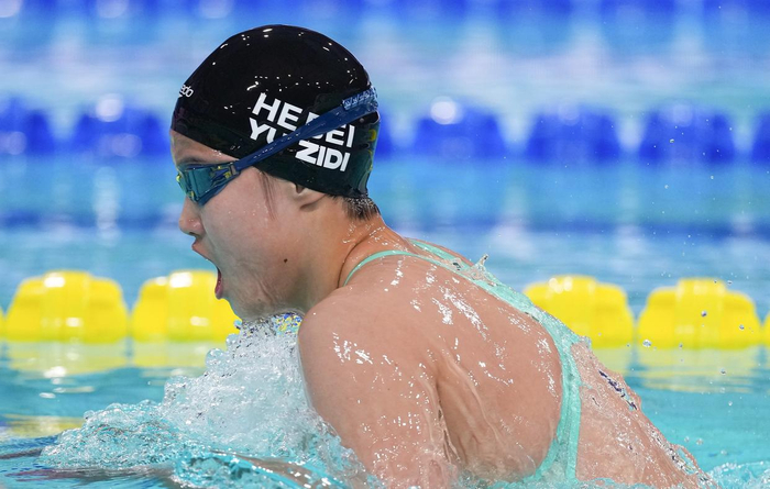 11月11日，河北队选手于子迪在比赛中，最终，她获得冠军。新华社记者 薛宇舸 摄